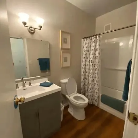 Cozy 3 & 4 Bed Home 2 Blocks To Hospitals & Lambeau Green Bay Exterior photo