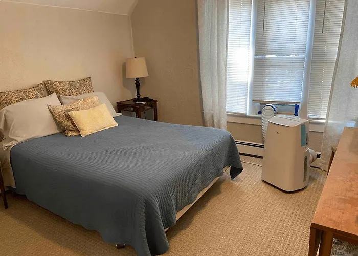 Cozy 3 & 4 Bed Home 2 Blocks To Hospitals & Lambeau