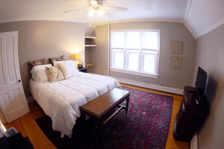 Cozy 3 & 4 Bed 2 Blocks To Hospitals & Lambeau Appartement Green Bay