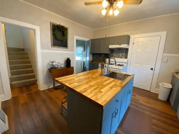 Cozy 3 & 4 Bed 2 Blocks To Hospitals & Lambeau *