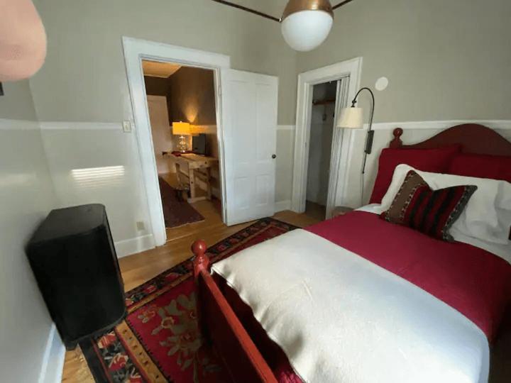 Cozy 3 & 4 Bed 2 Blocks To Hospitals & Lambeau Green Bay